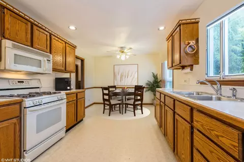 3891 Emerson Ave, Rolling Meadows, IL 60008 photo 8