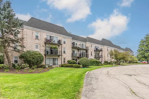 5001 Carriageway Dr #A206, Rolling Meadows, IL 60008