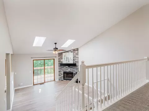 891 Millcreek Cir, Elgin, IL 60123 photo 4