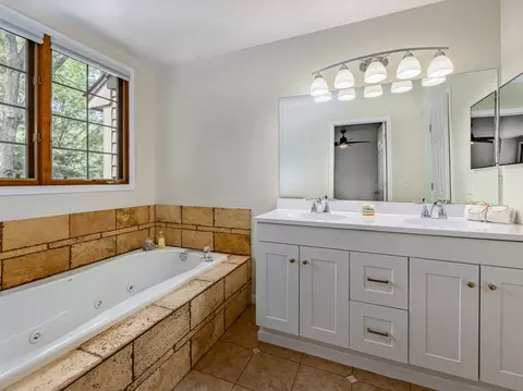 891 Millcreek Cir, Elgin, IL 60123 photo 12