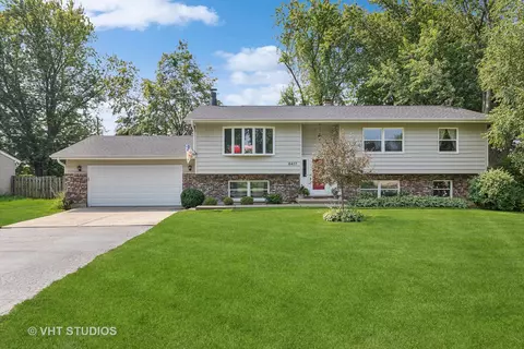 6417 High Line Rd, Crystal Lake, IL 60012