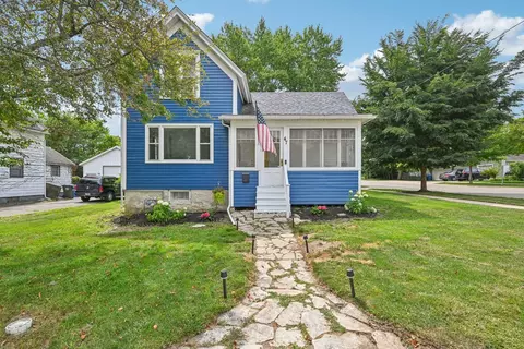 47 N Green St, Carpentersville, IL 60110