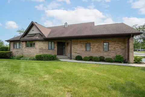 1675 Pebble Beach Dr, Hoffman Estates, IL 60169