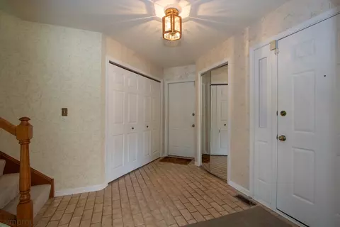 1675 Pebble Beach Dr, Hoffman Estates, IL 60169 photo 4