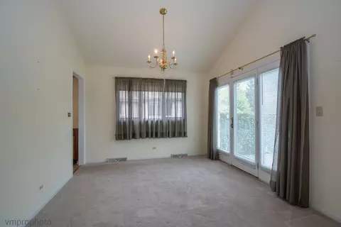 1675 Pebble Beach Dr, Hoffman Estates, IL 60169 photo 8
