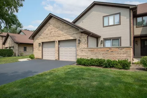 1675 Pebble Beach Dr, Hoffman Estates, IL 60169 photo 2