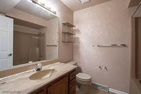1675 Pebble Beach Dr, Hoffman Estates, IL 60169 photo 12