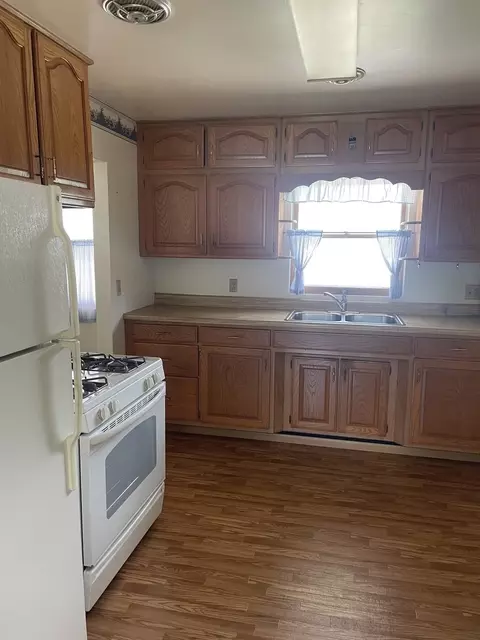 Kitchen - 1185 W Vanmeter St, Kankakee, IL 60901 photo 2 of 3