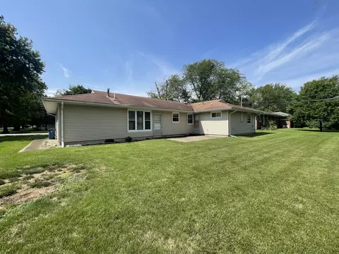Exterior - 1185 W Vanmeter St, Kankakee, IL 60901 photo 3 of 4