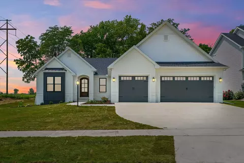 1123 N Briarwood Ln, Mahomet, IL 61853