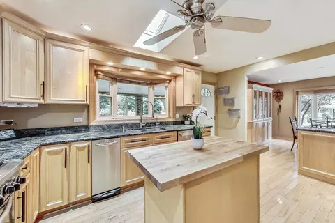 Kitchen - 325 Bellaire Ave, Des Plaines, IL 60016 photo 2 of 4