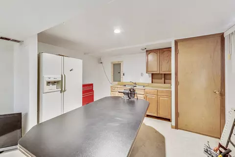 Kitchen - 325 Bellaire Ave, Des Plaines, IL 60016 photo 4 of 4