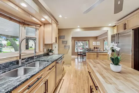Kitchen - 325 Bellaire Ave, Des Plaines, IL 60016 photo 3 of 4