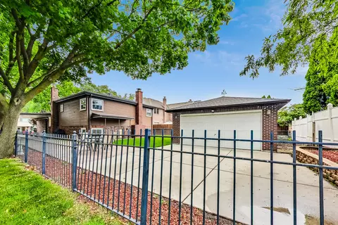 Exterior - 325 Bellaire Ave, Des Plaines, IL 60016 photo 7 of 8