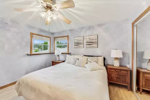 Bedroom - 325 Bellaire Ave, Des Plaines, IL 60016 photo 4 of 5