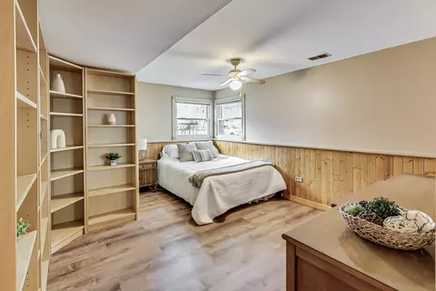 Bedroom - 325 Bellaire Ave, Des Plaines, IL 60016 photo 5 of 5