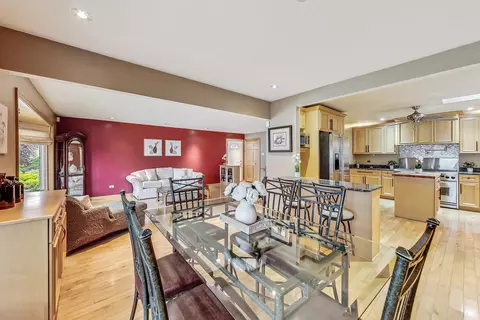 Dining - 325 Bellaire Ave, Des Plaines, IL 60016 photo 3 of 3