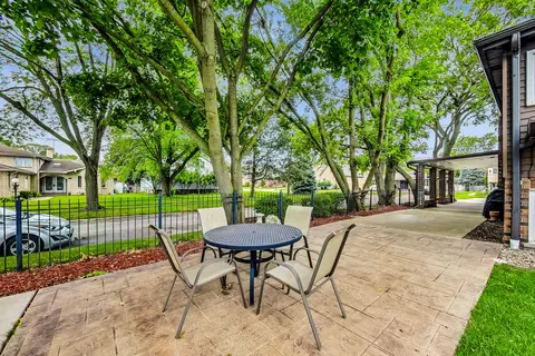 Exterior - 325 Bellaire Ave, Des Plaines, IL 60016 photo 3 of 8