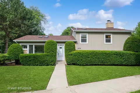 1676 Elmwood Dr, Highland Park, IL 60035