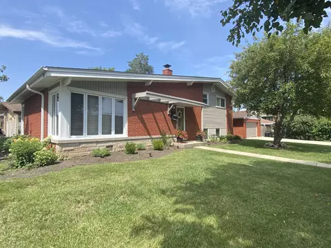 8901 Oconto Ave, Morton Grove, IL 60053