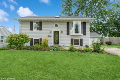 233 Pell Ave, Romeoville, IL 60446