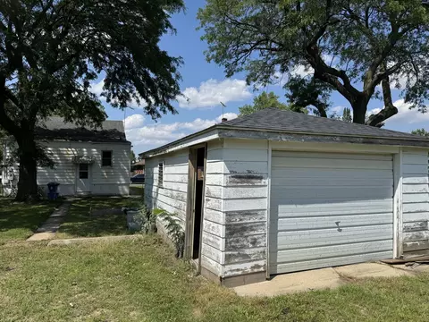 Exterior - 327 Chaney Ave, Crest Hill, IL 60403 photo 2 of 3