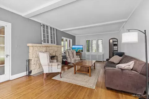 Living - 749 Oak Ave, Aurora, IL 60506 photo 1 of 2
