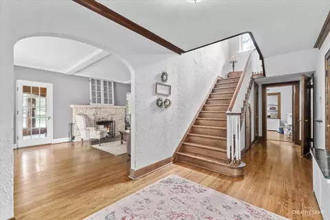 Entry Way - 749 Oak Ave, Aurora, IL 60506 photo 1 of 2