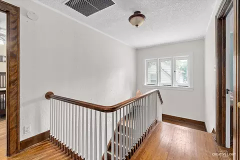 Entry Way - 749 Oak Ave, Aurora, IL 60506 photo 2 of 2