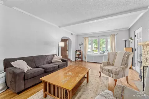 Living - 749 Oak Ave, Aurora, IL 60506 photo 2 of 2