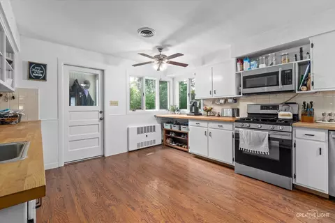 Kitchen - 749 Oak Ave, Aurora, IL 60506 photo 2 of 3