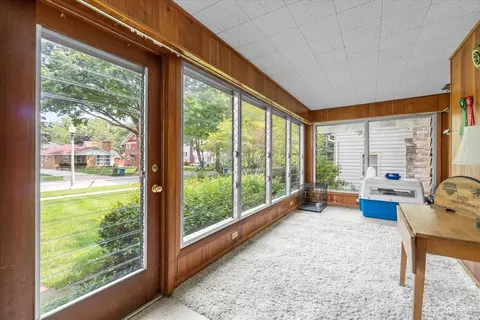Exterior - 749 Oak Ave, Aurora, IL 60506 photo 3 of 6