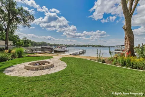 817 Lake Shore Dr, Wauconda, IL 60084