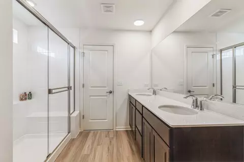 Bath - 6907 Galway Dr, Mchenry, IL 60050 photo 1 of 1