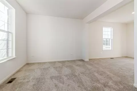 Living - 6907 Galway Dr, Mchenry, IL 60050 photo 2 of 5
