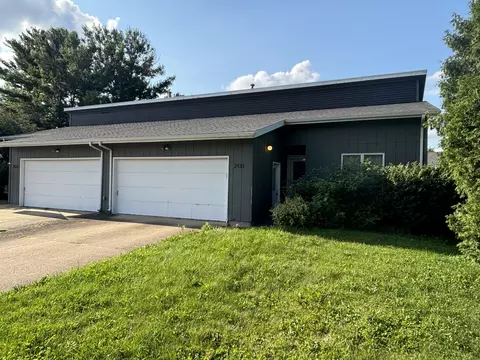 Exterior - 2131 Peach St, Champaign, IL 61820 photo 2 of 3