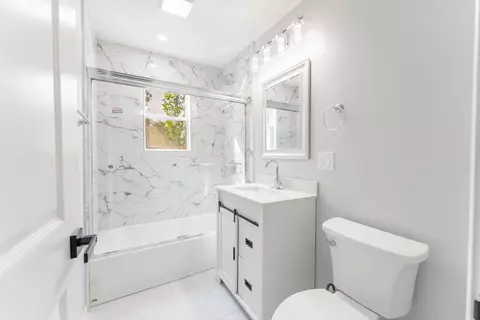 Bath - 4446 Idlewild Ln, Hillside, IL 60162 photo 1 of 5