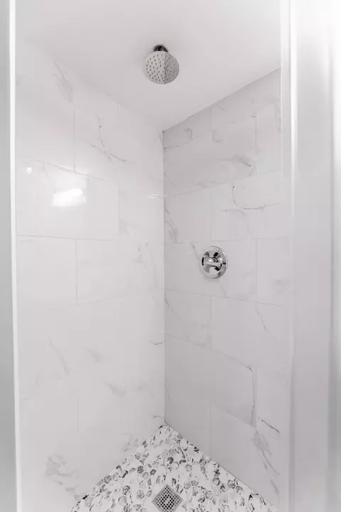Bath - 4446 Idlewild Ln, Hillside, IL 60162 photo 4 of 5