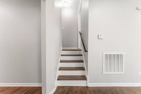 Entry Way - 4446 Idlewild Ln, Hillside, IL 60162 photo 2 of 3