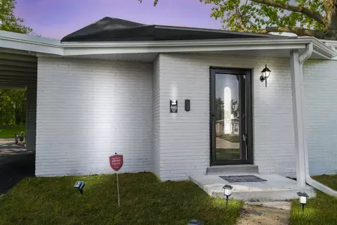 Exterior - 4446 Idlewild Ln, Hillside, IL 60162 photo 4 of 11