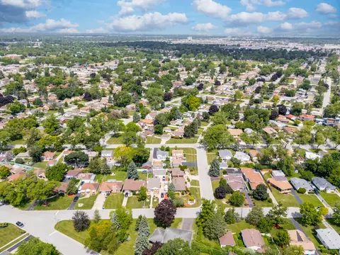 View/Area - 4446 Idlewild Ln, Hillside, IL 60162 photo 8 of 9