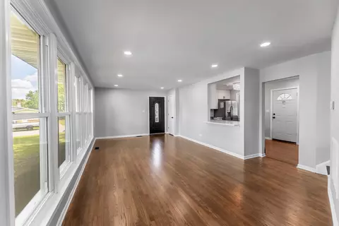 Living - 4446 Idlewild Ln, Hillside, IL 60162 photo 1 of 2
