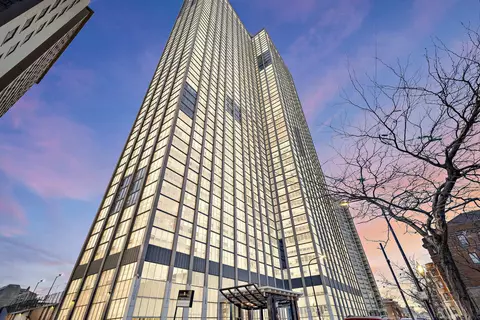 655 W Irving Park Rd #B-32, Chicago, IL 60613