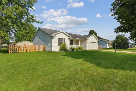 705 Meadowsweet Dr, Saint Joseph, IL 61873