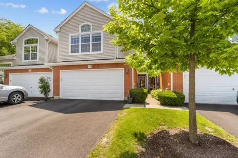 738 Old Checker Rd, Buffalo Grove, IL 60089