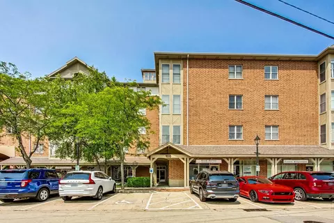 100 N Bokelman St #526, Roselle, IL 60172