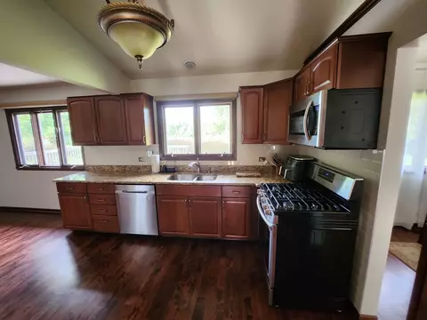 Kitchen - 887 Braintree Ln, Bartlett, IL 60103 photo 2 of 3