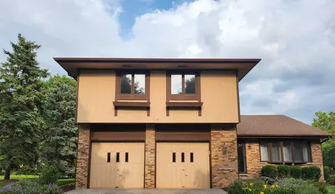 887 Braintree Ln, Bartlett, IL 60103