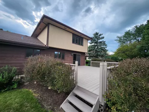 Exterior - 887 Braintree Ln, Bartlett, IL 60103 photo 3 of 7