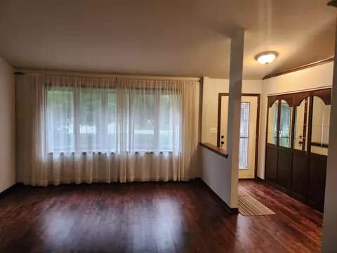 Living - 887 Braintree Ln, Bartlett, IL 60103 photo 1 of 2